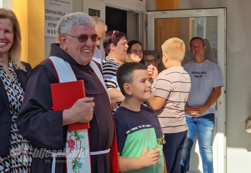 Stiglo specijalizirano vozilo za polaznike OŠ za djecu s posebnim potrebama u Mostaru 