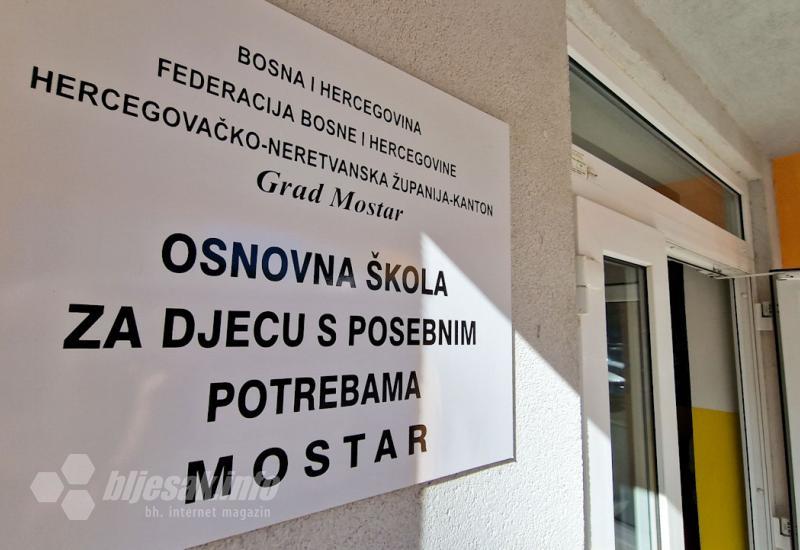 Stiglo specijalizirano vozilo za polaznike OŠ za djecu s posebnim potrebama u Mostaru 