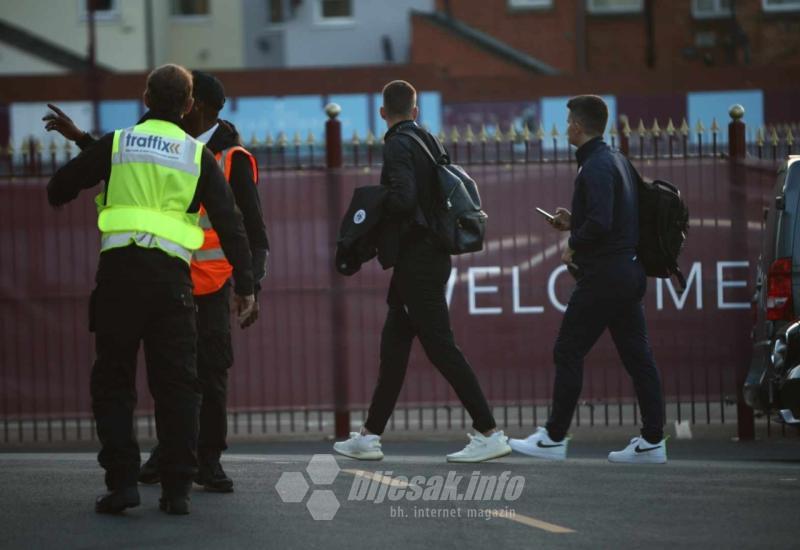 FOTO | Plemići stigli na Villa Park