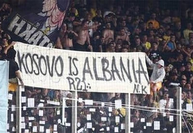 Transparent na stadionu - Doživotna zabrana ulaska na stadion navijačima zbog transparenta o Kosovu