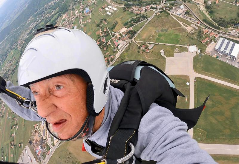 Ibrahim Kalesić (90)  - 90-godišnji Tuzlak objasnio kako je došlo do nesreće pri skoku s padobranom 