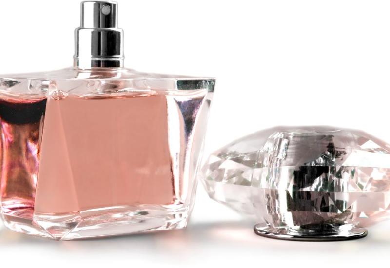 Drvenasti parfem - Otkrijte što Vaš omiljeni parfem govori o Vašoj osobnosti