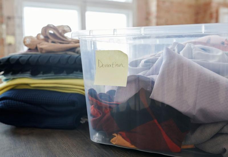 Odjeća u plastičnoj kutiji - 7 top savjeta za organiziranje i spremanje sezonske odjeće