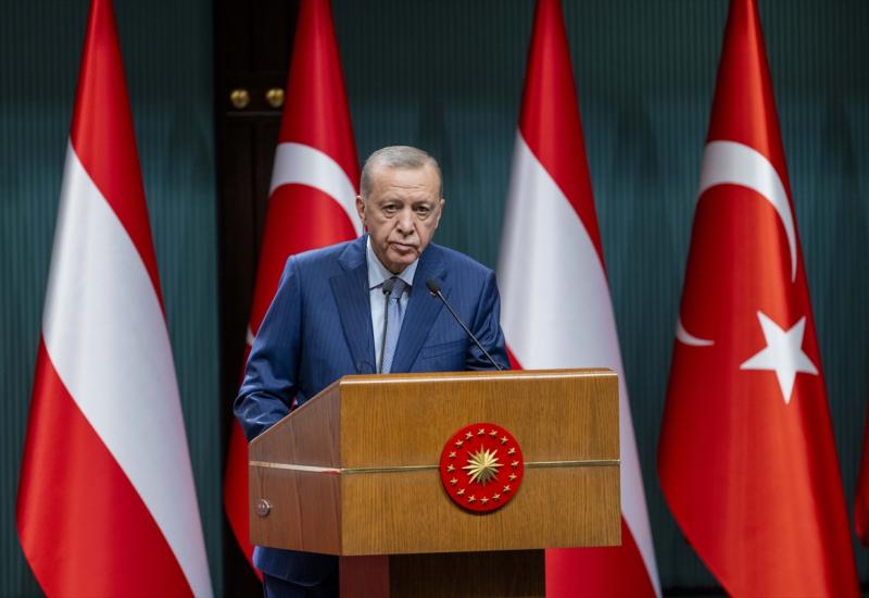 Erdogan: Dobro znamo kako je svijet šutio na masakr u Srebrenici, a to rade i sada