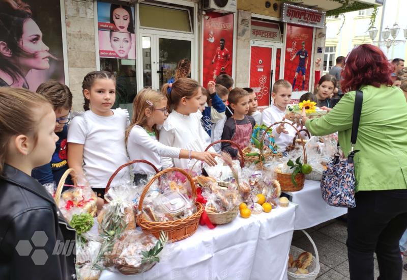 FOTO | Dani kruha u Čapljini: Grad mirisao na peciva mališana i njihove kreacije