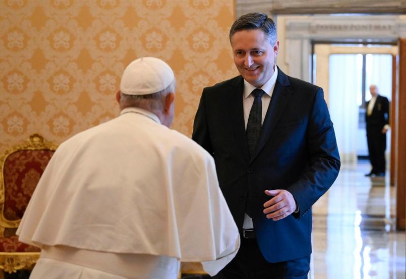 Denis Bećirović i papa Franjo - Bećirovič pozvao papu Franju u BiH 