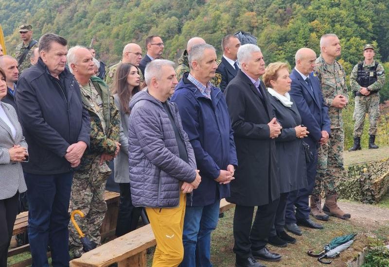 Vojnici i policajci po 20. put na Bobovcu molili za domovinu - Vojnici i policajci po 20. put na Bobovcu molili za domovinu