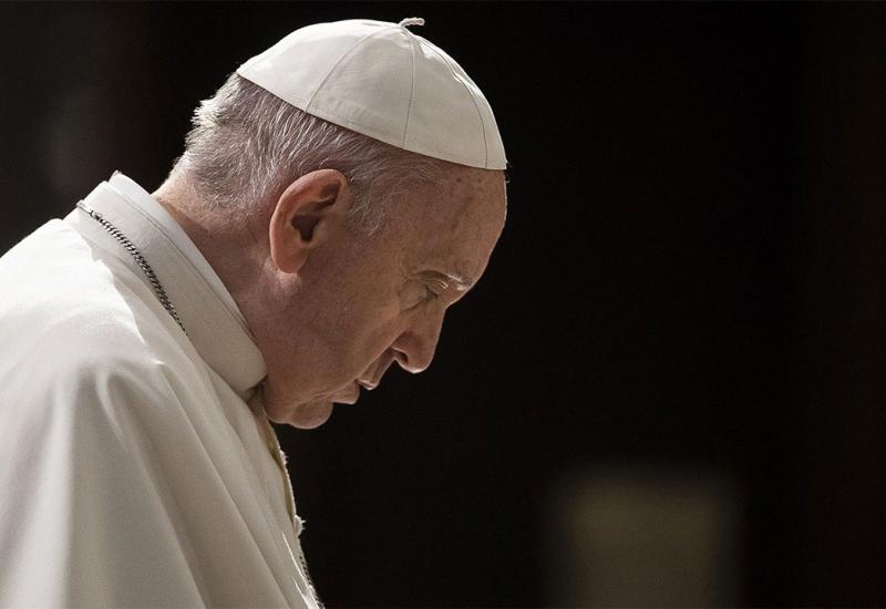 Papa Franjo prekinuo svoj govor