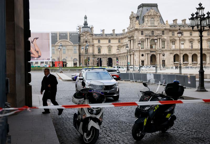 Versailles evakuiran sedam puta u osam dana