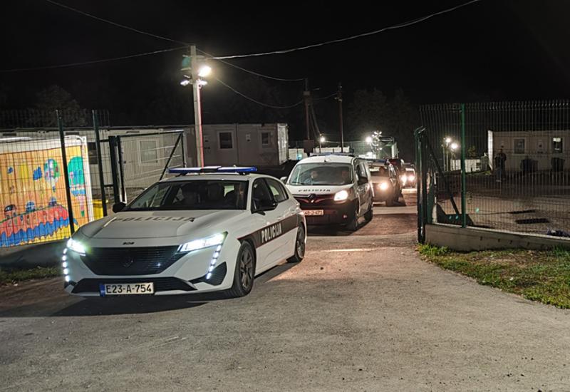 Racija u migracijskom kampu u Blažuju - uhićene 2 osobe, 17 ih deportiraju
