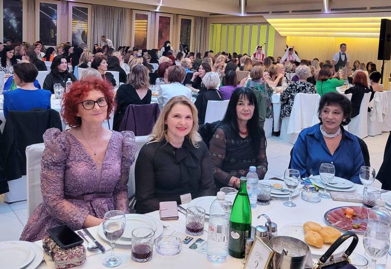 700 žena HDZ-a na donatorskoj večeri za Školske sestre franjevke