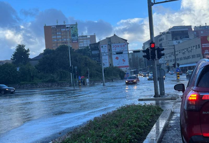 Poplava u Splitu - Poplava u Splitu, u prometu nastao potpuni kaos