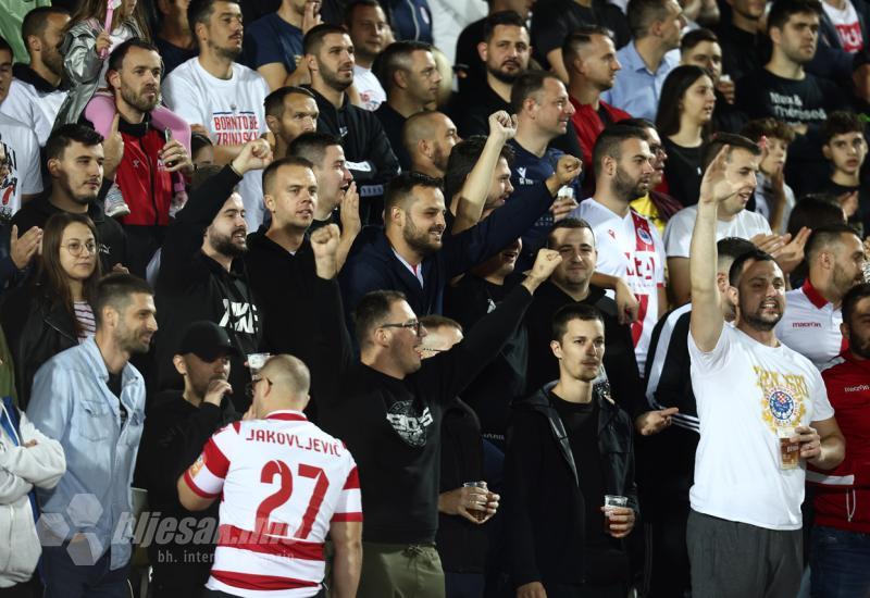 FOTO | Emocije na tribinama - ovako su navijači proživjeli derbi u Mostaru