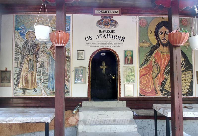 Ulaz u kapelu svetog Atanasija - Asenovgrad, „Mali Jeruzalem“, „grad vjenčanica“ i utvrda cara Ivana Asena II.
