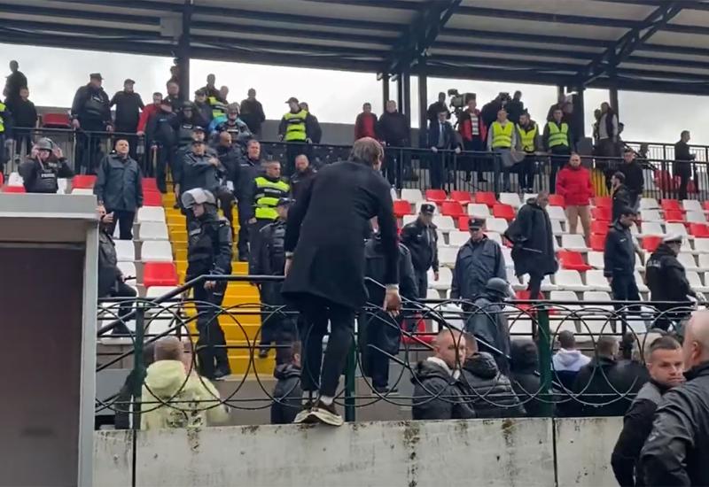 VIDEO | Tučnjava navijača sa specijalcima u Konjicu, uključio se i Samir Bekrić