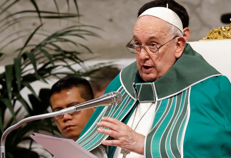 Papa Franjo, žrtva umjetne inteligencije, upozorava na njezine 'perverzne' opasnosti