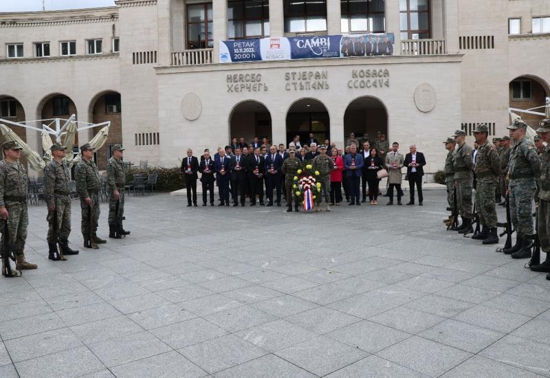 Svi sveti i Dušni dan u Mostaru: 'Prigoda da se sjetimo onih koji su ugradili sebe u našu slobodu'