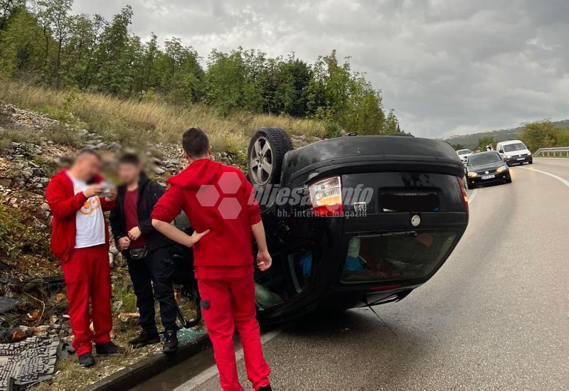 Prometna nesreća kod Mostara: Automobil završio na krovu