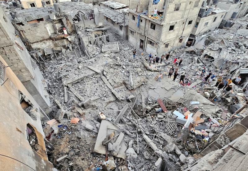 Potresne snimke | Bombardiran izbjeglički kamp u Gazi, Hamas tvrdi da je najmanje 50 ubijenih