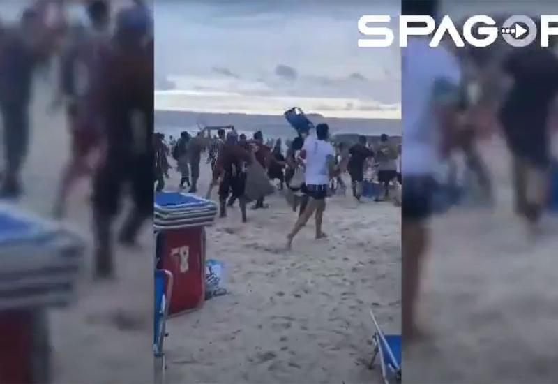 VIDEO | Veliki navijački neredi: Brazilci uletjeli na plažu Bocinim navijačima, policija pucala