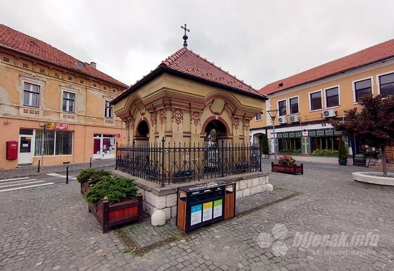 Kapela na Trgu ujedinjenja - Brașov, stoljetna prijestolnica Transilvanije (Transilvanijom uzduž & poprijeko 15)
