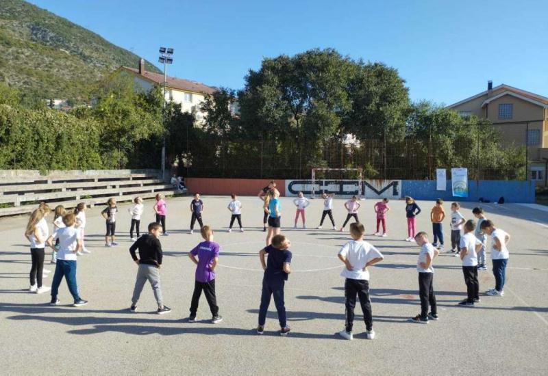 Mostar: UG 'Nešto više' održalo edukativne radionice za više od 500 djece