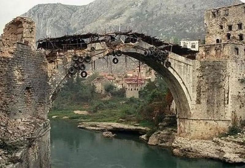 Na današnji dan prije 30 godina srušen Stari most