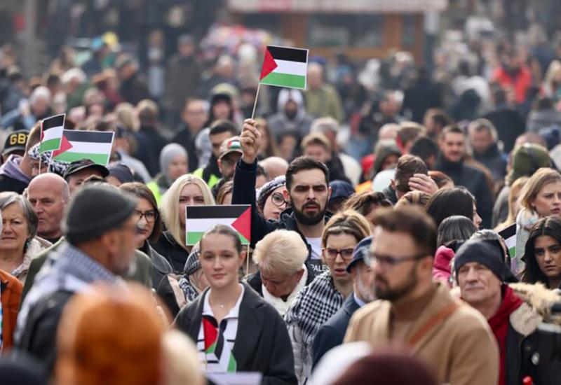 VIDEO | Skup potpore Palestincima u Sarajevu: Uz uzvike "Tekbir" i "Allahu ekber" šetali gradom