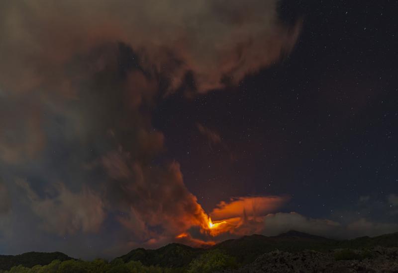 Vulkan Etna ponovo aktivan u Italiji - Vulkan Etna ponovo eruptirao, izbacuje lavu i pepeo