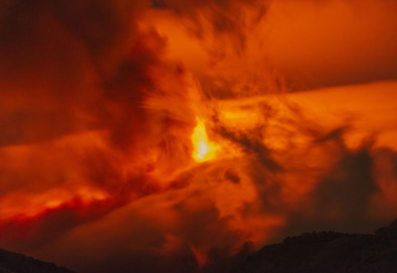 Vulkan Etna ponovo aktivan u Italiji - Vulkan Etna ponovo eruptirao, izbacuje lavu i pepeo