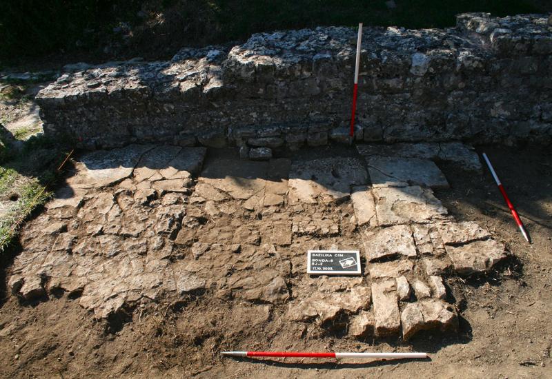 Nastavak radova na bazilici u Cimu - Pronađeni novi grobovi