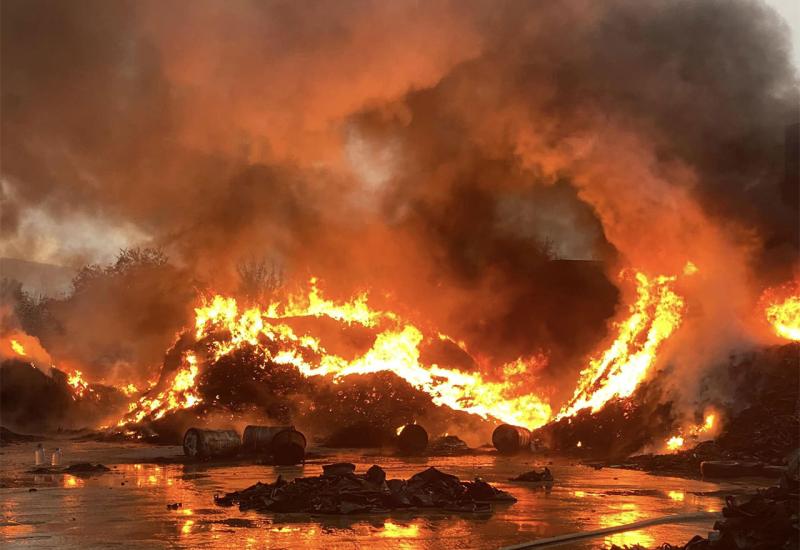 Požar u Salakovcu – Gori deponija guma