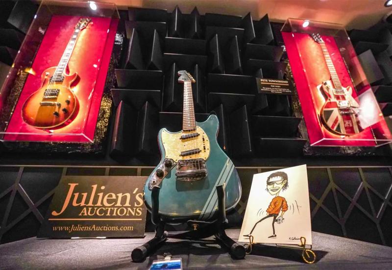Nakon poderanih traperica, prodana i kultna plava gitara Kurta Cobaina