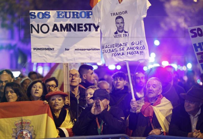 U Madridu tisuće prosvjeduju protiv novoizabranog premijera Sancheza