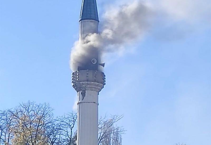 Požar u džamiji, vatra uništila dio nacionalnog spomenika BiH