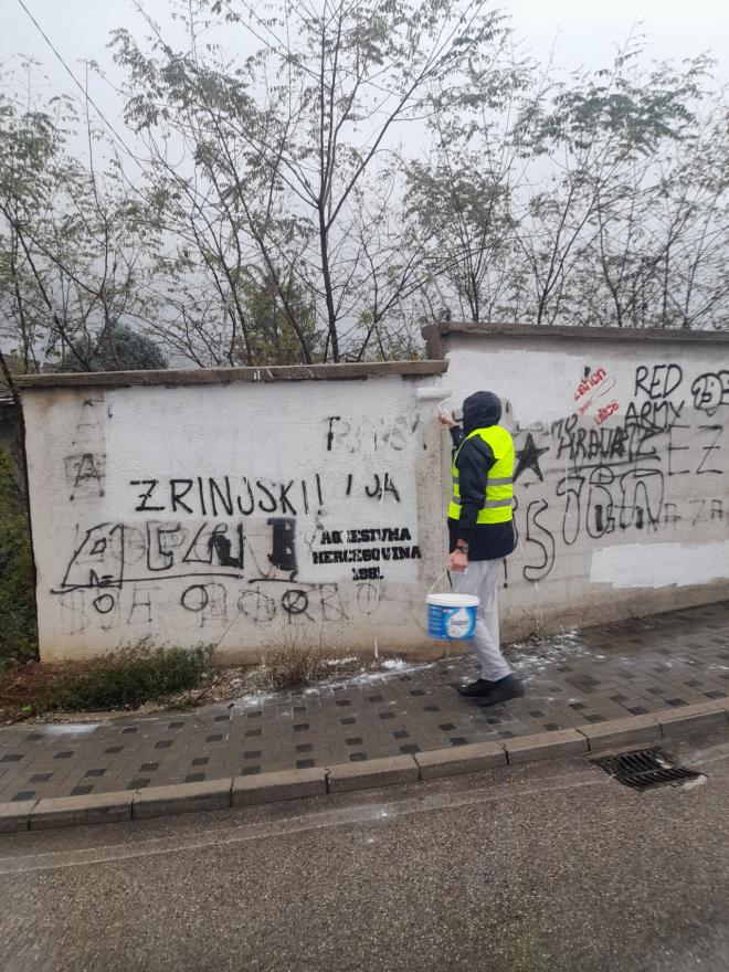Vijećnik prebojao grafite mržnje u Vrapčićima - Vijećnik prebojao grafite mržnje u Vrapčićima: Račun će ispostaviti Gradskoj upravi 