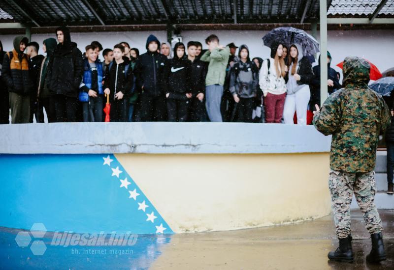Mostar - Vojnici predstavili poziv i oružje djeci