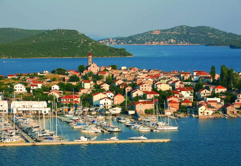 Hrvatska: Zbog fiktivnog kampa na Murteru uhićeno više osoba