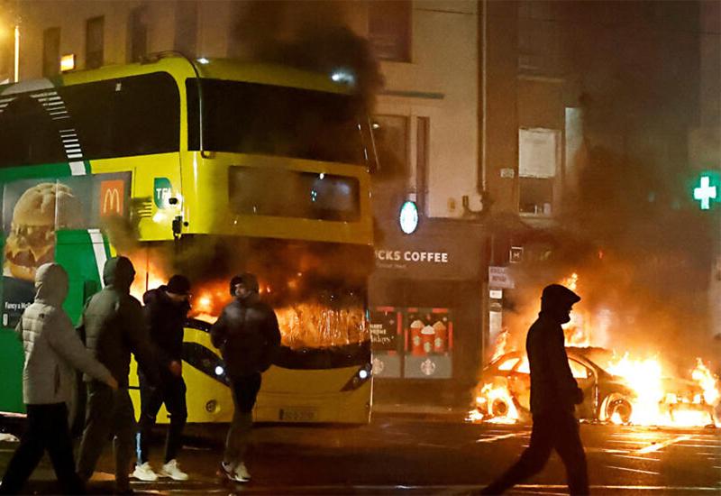 Neredi u Dublinu - VIDEO | Dubin doslovno gorio: 