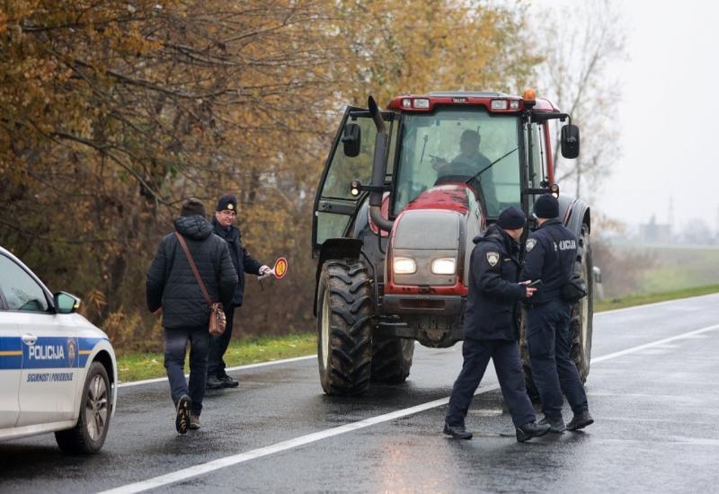 Prosvjed hrvatskih farmera - Hrvatski farmeri noć proveli u traktorima uz vatru 