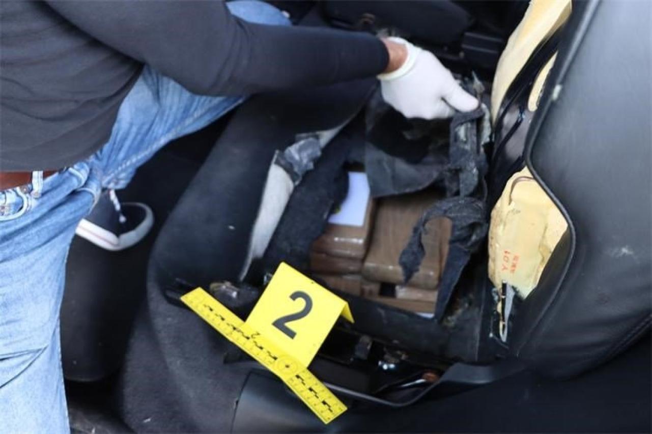 Kokain skriven ispod sjedala - Trebinjac pao s 20 kilograma kokaina ispod sjedala