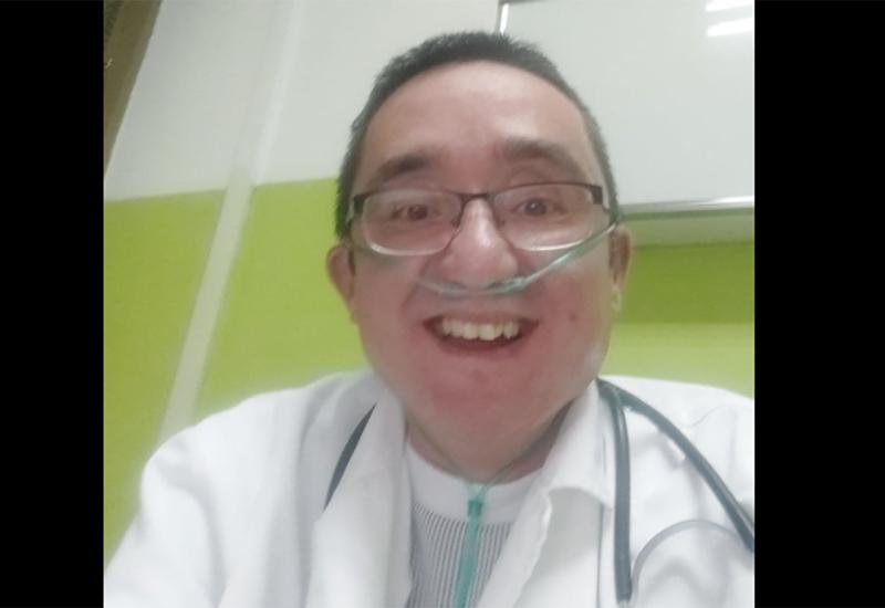 Hercegovački doktor s kisikom dolazi na posao unatoč teškoj bolesti
