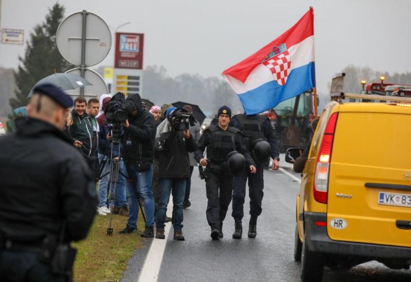 Hrvatski svinjogojci blokirali cestu: Zašto nas maltretirate?