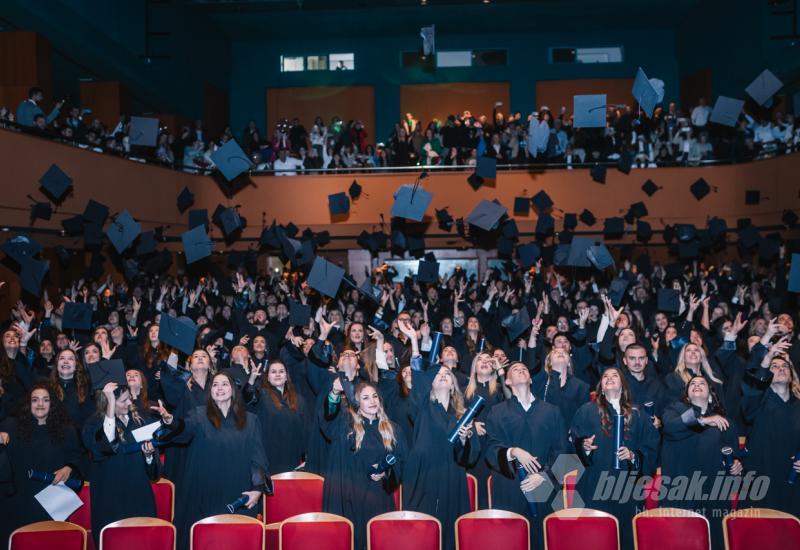 FOTO Promocija u Mostaru - Diplome za 367 studenata!  