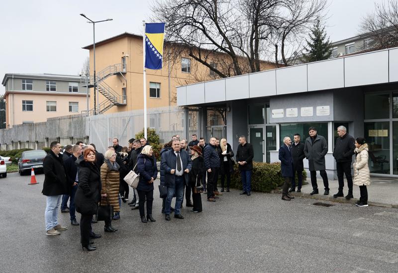 Svi na suđenje – Veliko okupljanje pred Sudom BiH u znak podrške Dodiku