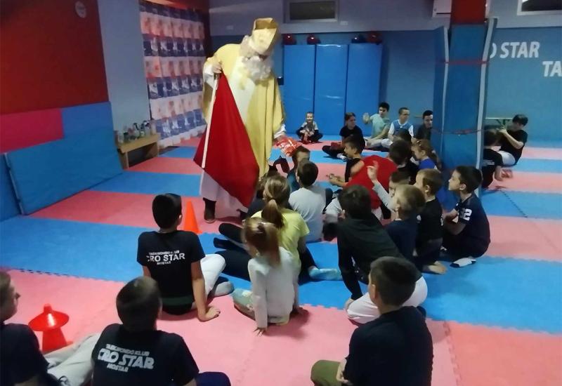 Sveti Nikola posjetio mališane u Taekwondo klubu Cro Star - -Sveti Nikola posjetio mališane u Taekwondo klubu Cro Star