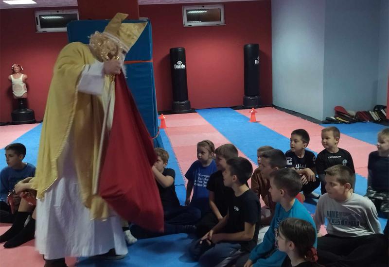Sveti Nikola posjetio mališane u Taekwondo klubu Cro Star - -Sveti Nikola posjetio mališane u Taekwondo klubu Cro Star