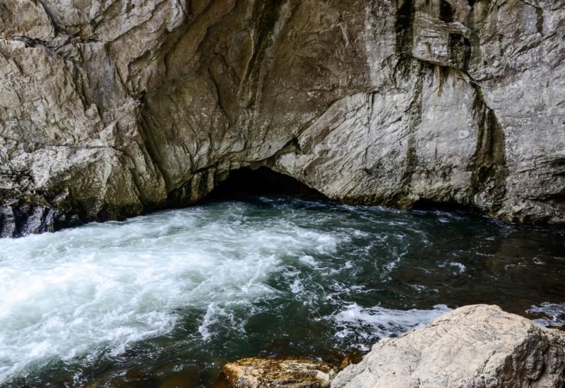 Rijeka Šujica - Kako je rijeka Šujica obranila samu sebe 