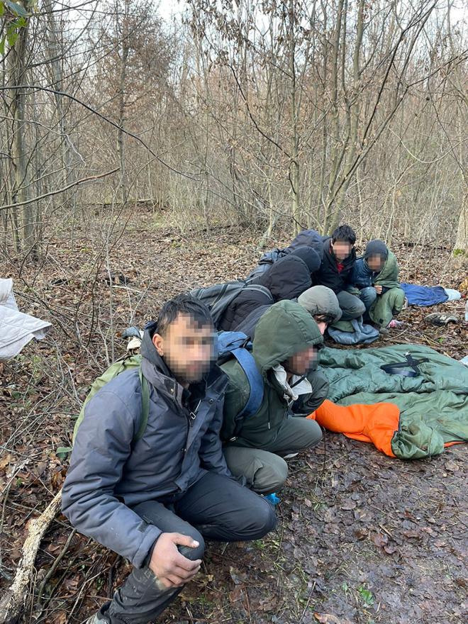 Kod uhićenih migranata pronađeni pištolji i automatska puška - U BiH uhićeni naoružani migranti: Pronađeni pištolji i automatske puške