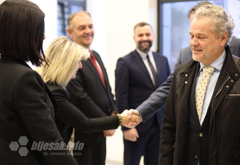 Buhač i Alić nakon sastanka sa Sattlerom: Mostar će dobiti ured protiv korupcije